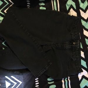 black skinny jeans. high rise.